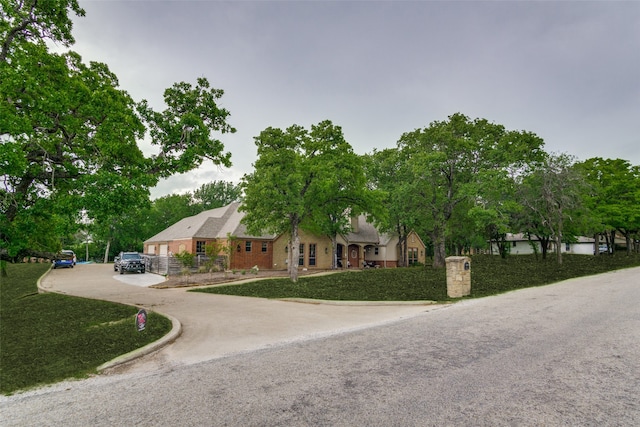 view of front of house with a front lawn