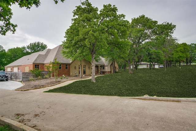 view of front of home with a front lawn