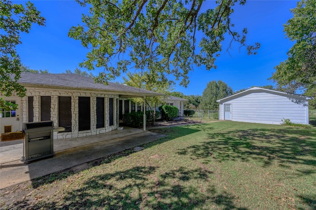 view of yard featuring a patio