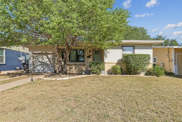 view of front of property with a front yard