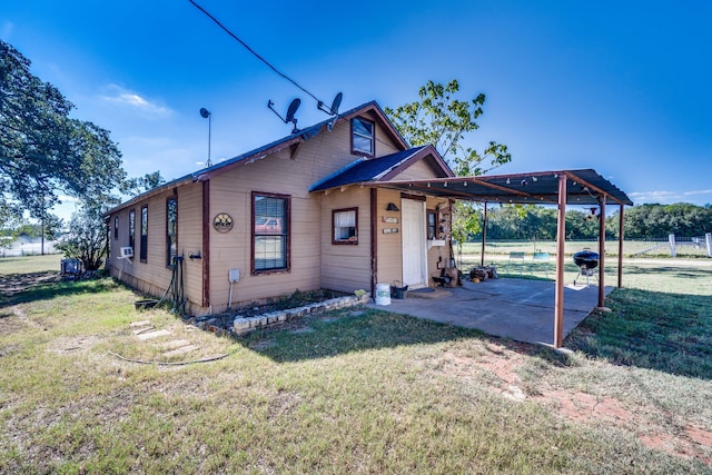 view of front of home with a patio and a front yard