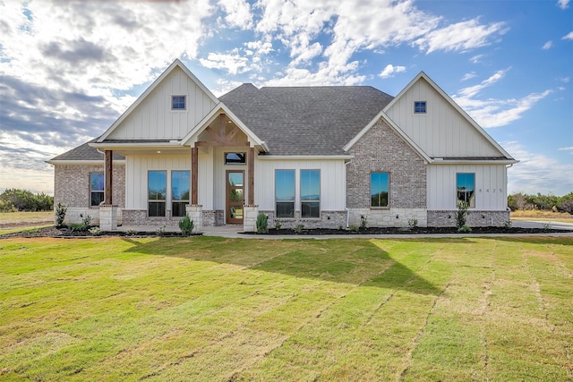 view of front of house with a front yard