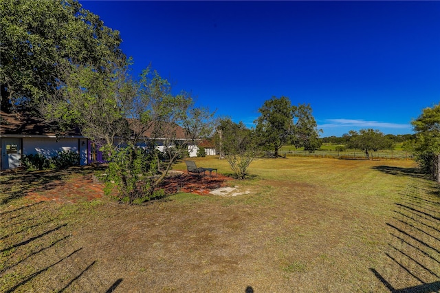 view of yard with a rural view