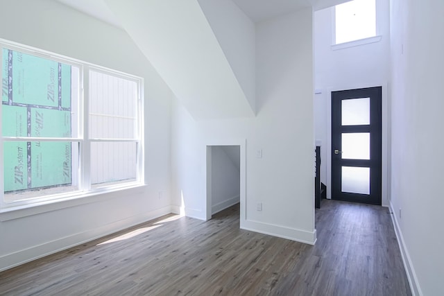 3143 Mcdermott Ave, Dallas, TX 75215 - foyer entrance featuring wood finished floors, vaulted ceiling, and baseboards