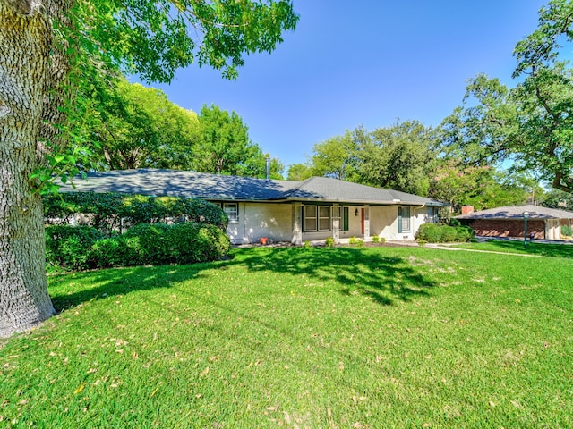 view of front of home with a front lawn