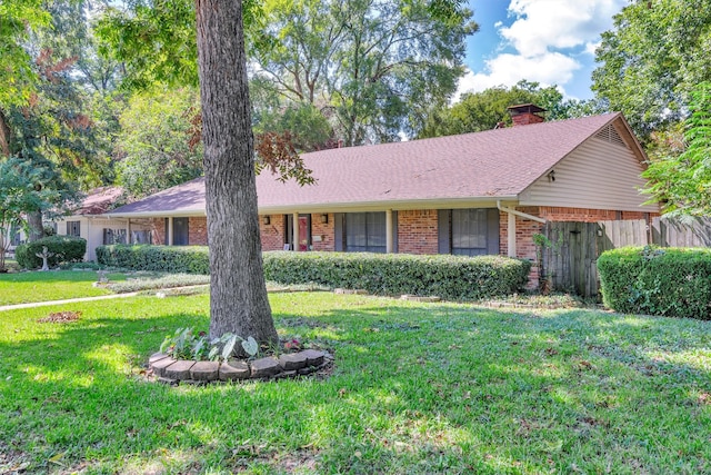 single story home featuring a front yard