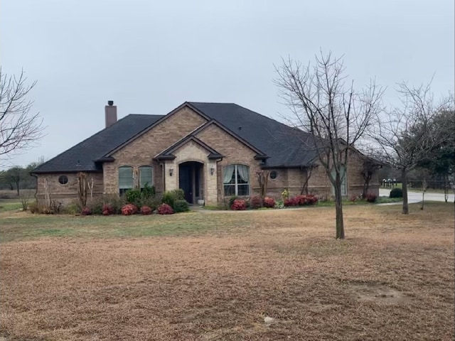 view of front of house featuring a front yard