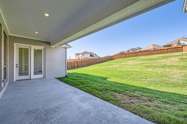 view of yard featuring a patio area