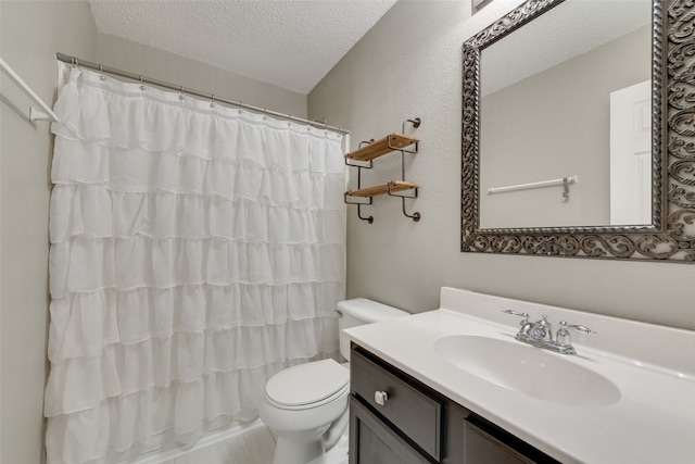 bathroom featuring a shower with curtain, vanity, toilet, and a textured ceiling