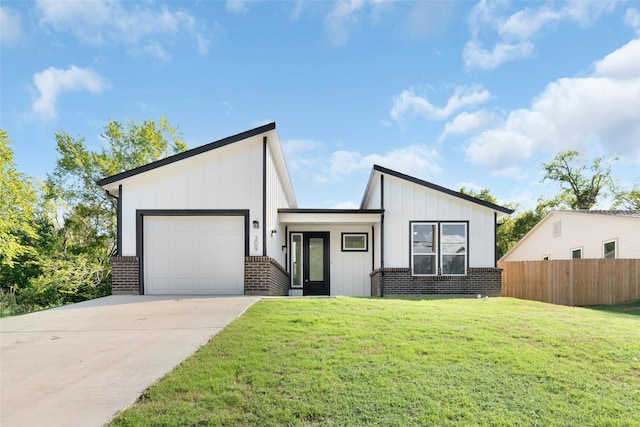 view of front of property featuring a front yard and a garage