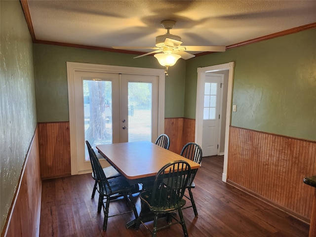 dining room featuring ceiling fan, a textured ceiling, crown molding, and dark hardwood / wood-style flooring