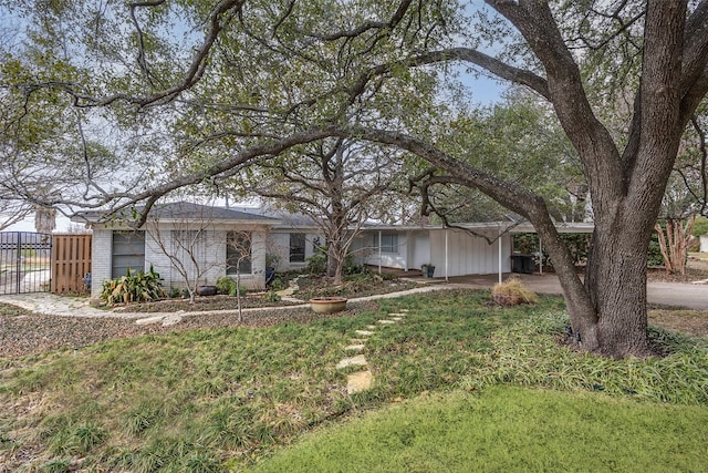 ranch-style home with a front yard