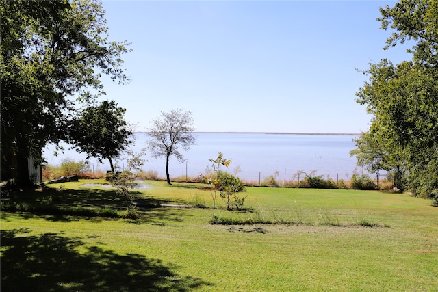 view of yard featuring a water view