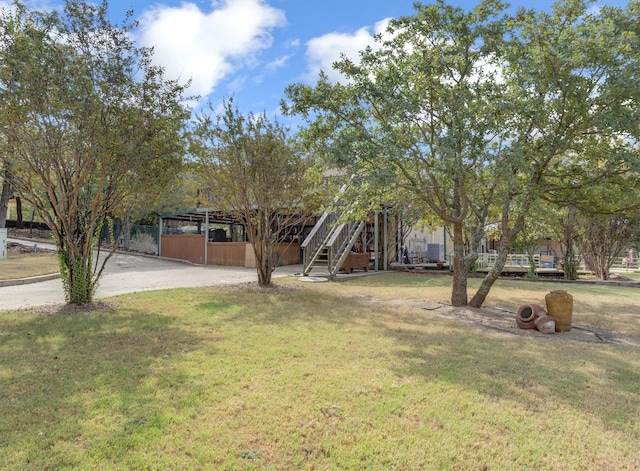 view of front of house featuring a front yard