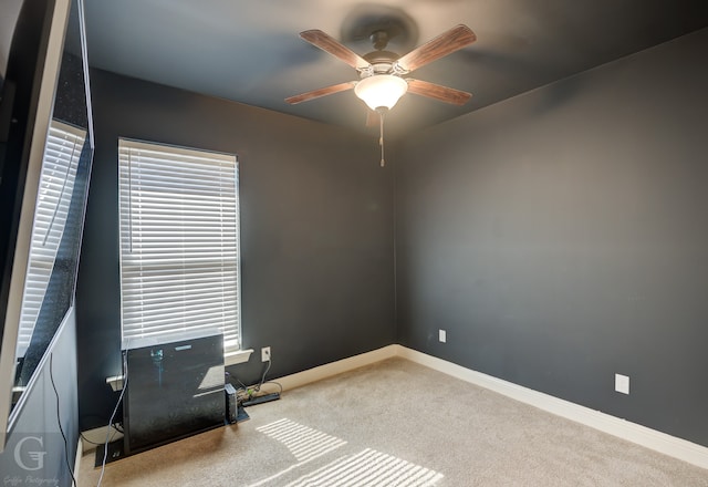 unfurnished room with light carpet and ceiling fan