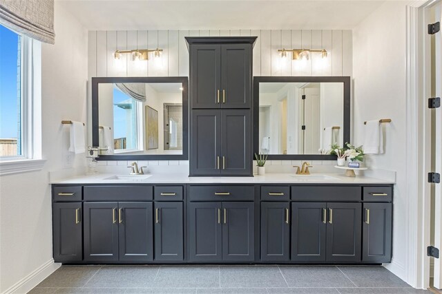 bathroom with vanity and tasteful backsplash