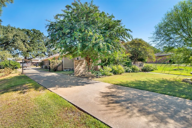 exterior space featuring a front yard