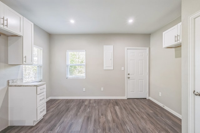 kitchen featuring sink, white cabinets, dark wood-type flooring, and kitchen peninsula