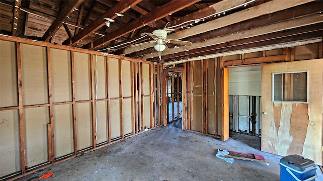 miscellaneous room with ceiling fan