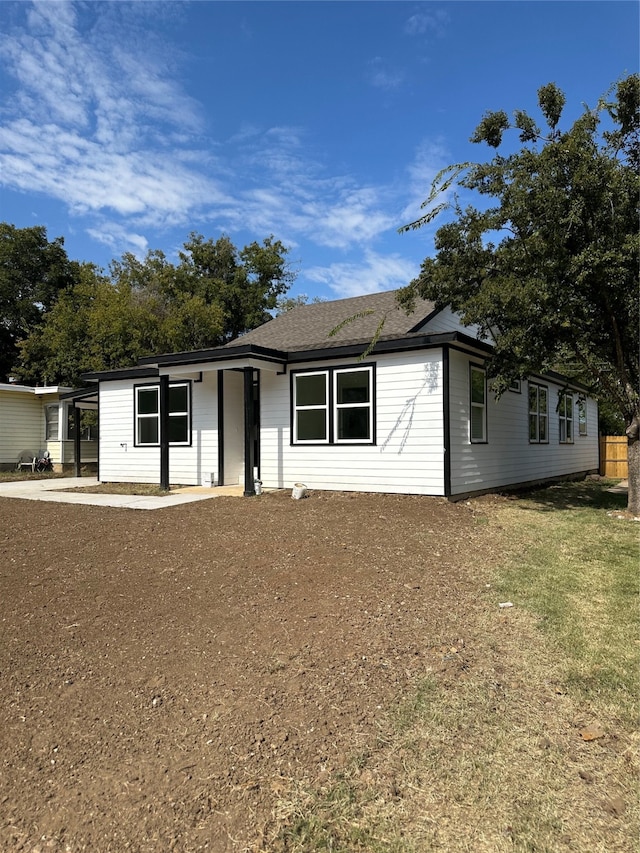 ranch-style house featuring a patio