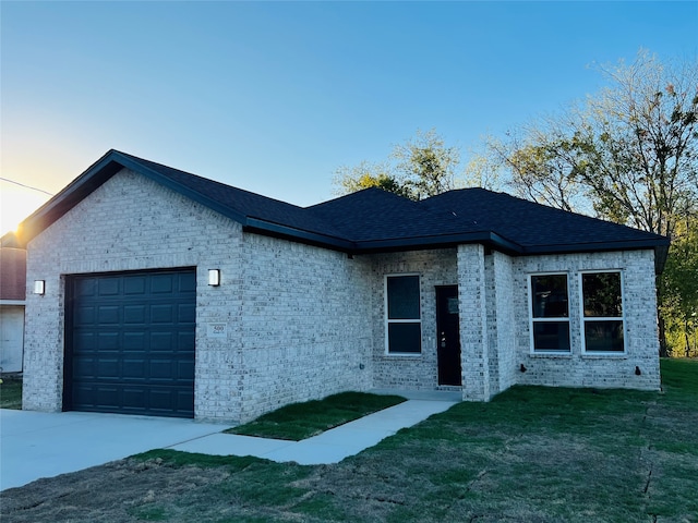 view of front of house with a lawn and a garage