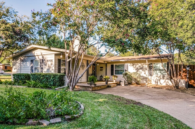 single story home with a front yard