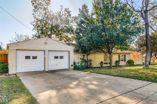 view of front of home featuring a front lawn