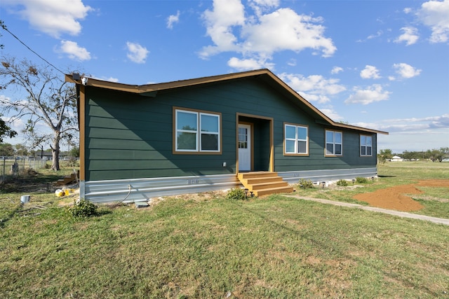 view of front of property with a front yard