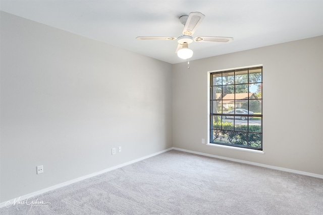 carpeted empty room featuring ceiling fan