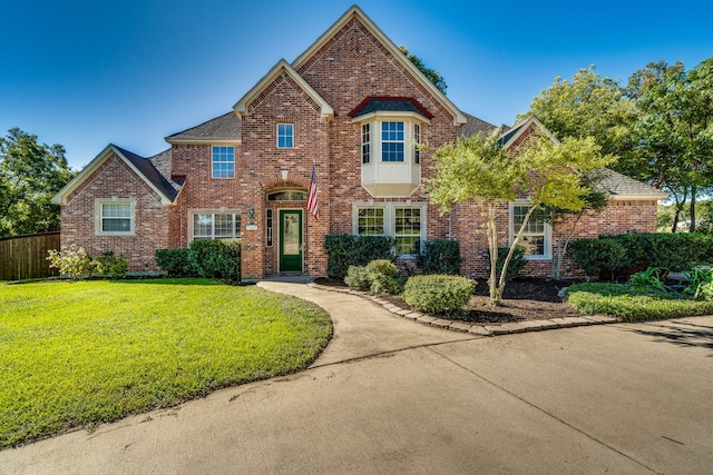 front facade featuring a front yard