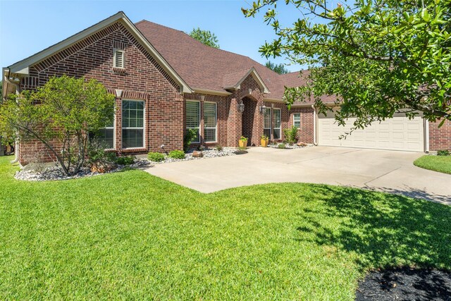 view of front of home with a front lawn