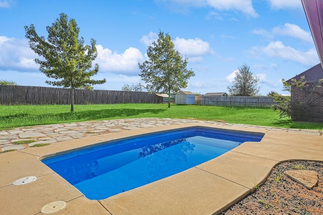 view of pool featuring a shed and a yard