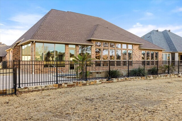 view of property's community featuring a lawn