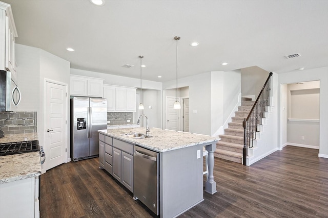 kitchen with visible vents, dark wood-type flooring, a sink, white cabinetry, and stainless steel appliances