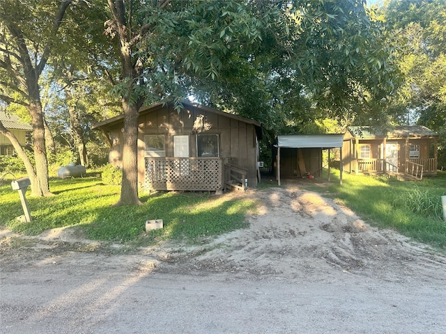 view of front of home with a front lawn and a carport