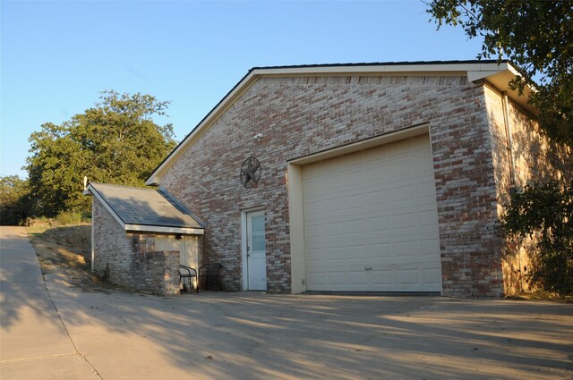 view of patio with ceiling fan