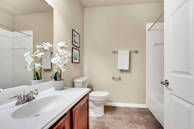 empty room featuring ceiling fan and tile patterned flooring