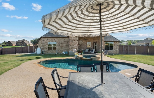 view of swimming pool with an in ground hot tub, a yard, and a patio