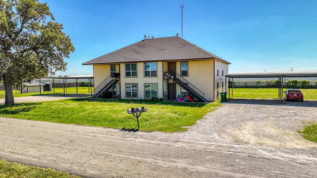 view of front of property featuring a front lawn