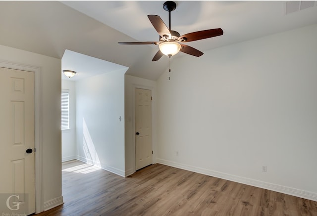 unfurnished room featuring light wood-type flooring, vaulted ceiling, and ceiling fan