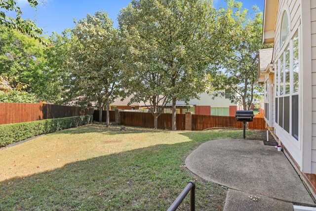 view of yard with a patio area