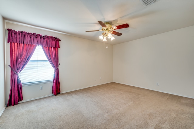 unfurnished room with light carpet and ceiling fan