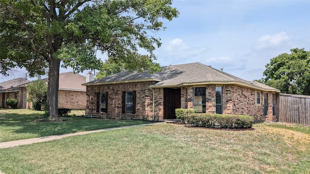 single story home with a front lawn