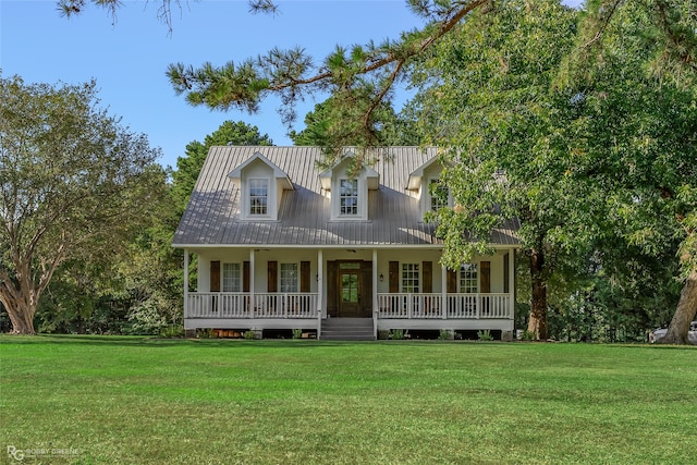 new england style home featuring a porch and a front yard