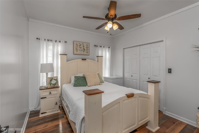 bedroom with a closet, ceiling fan, crown molding, and dark hardwood / wood-style flooring