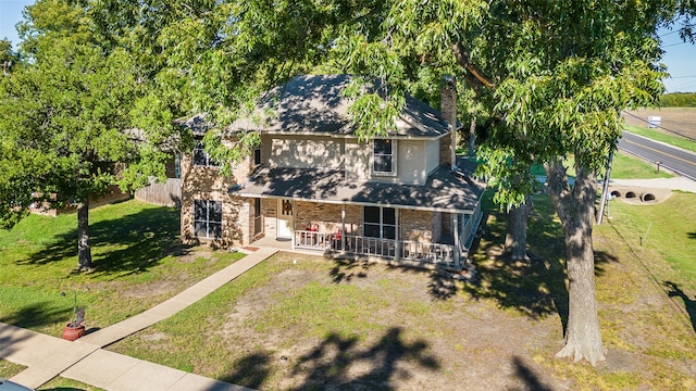 view of front of property with a front yard