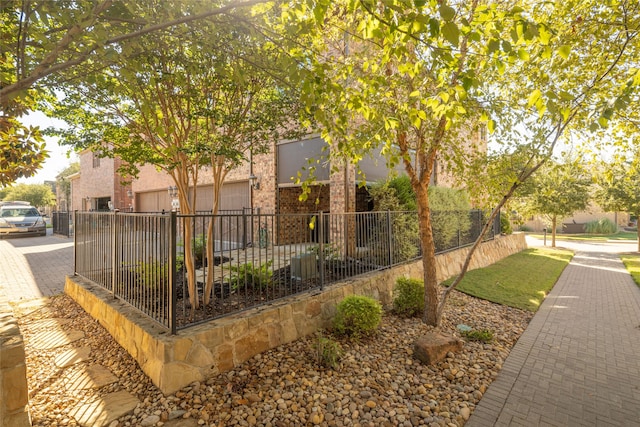 view of front of property with a front yard