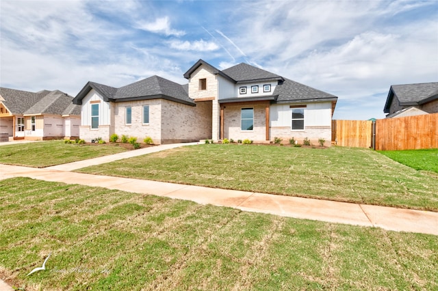 view of front of property featuring a front yard