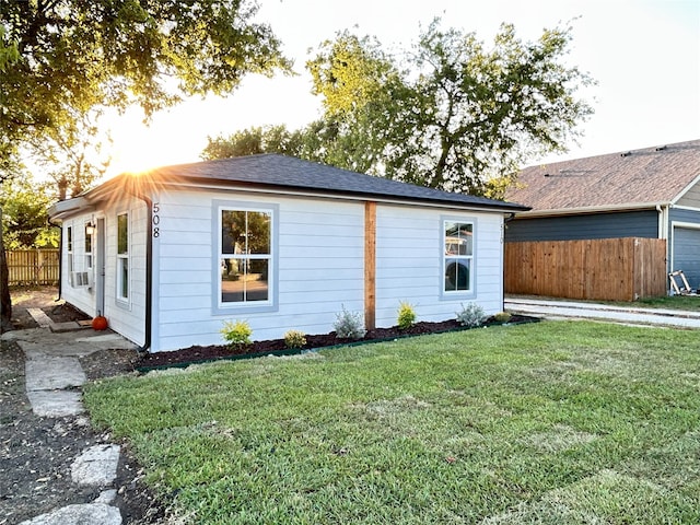 view of front of home featuring a front yard