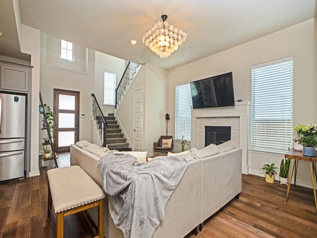 living room featuring a notable chandelier and dark hardwood / wood-style flooring